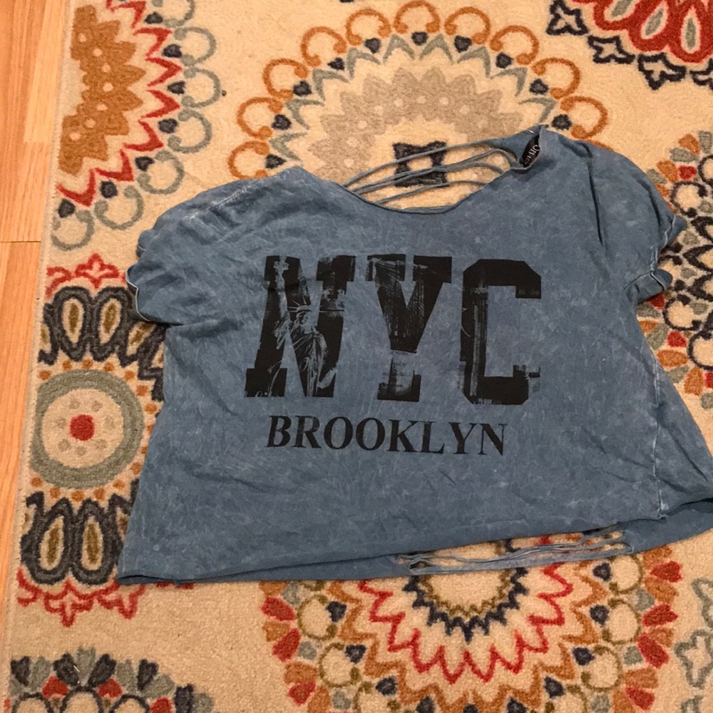 Crop top with ripped Back